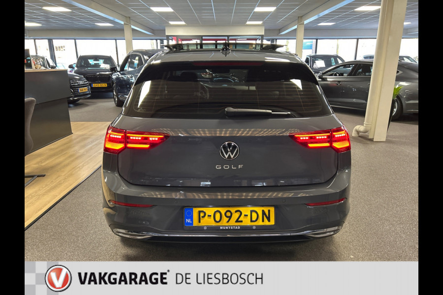 Volkswagen Golf 1.5 TSI Highline Business R-line,pano,1 st edition,navi,sfeer verlichting,