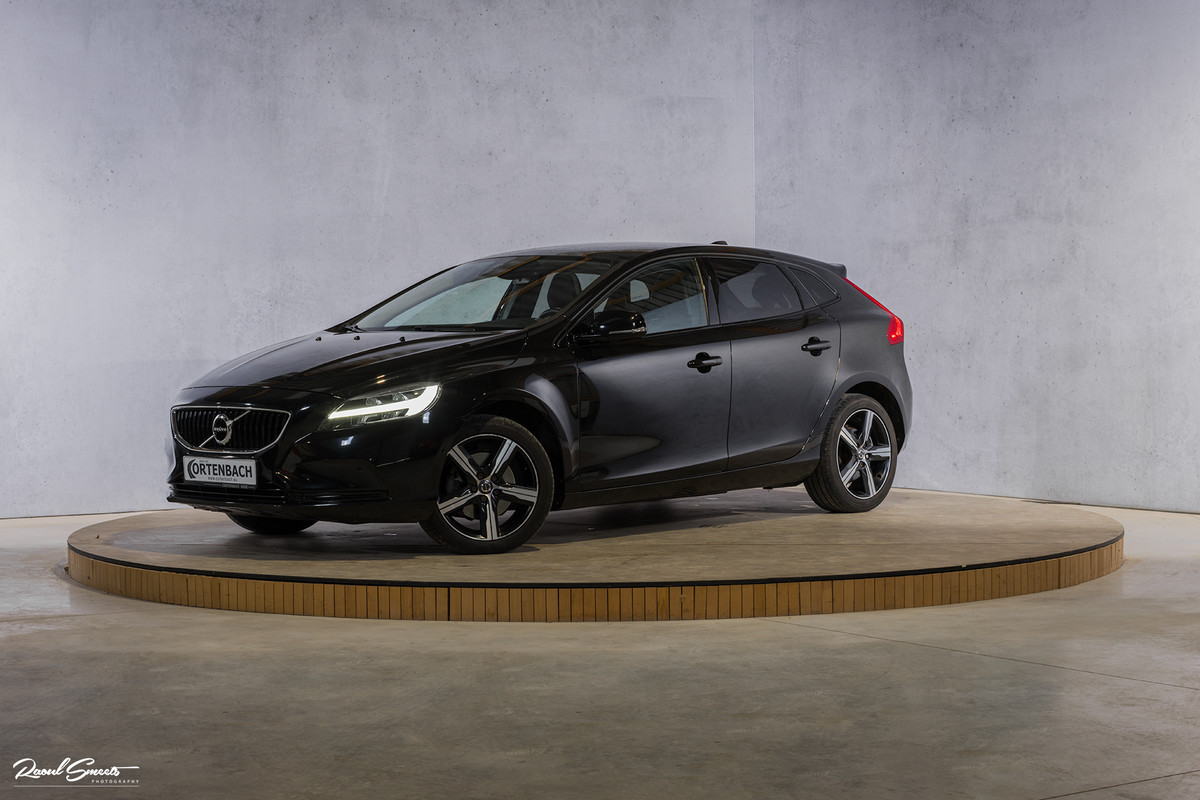 Volvo V40 2.0 T3 Dynamic Edition | Panorama | Cruise control | Harman Kardon | DAB radio | Stoelverwarming | Afn.trekhaak |