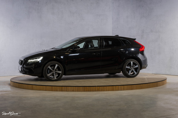 Volvo V40 2.0 T3 Dynamic Edition | Panorama | Cruise control | Harman Kardon | DAB radio | Stoelverwarming | Afn.trekhaak |