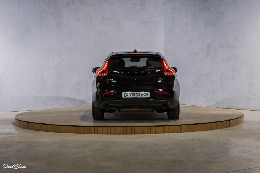 Volvo V40 2.0 T3 Dynamic Edition | Panorama | Cruise control | Harman Kardon | DAB radio | Stoelverwarming | Afn.trekhaak |