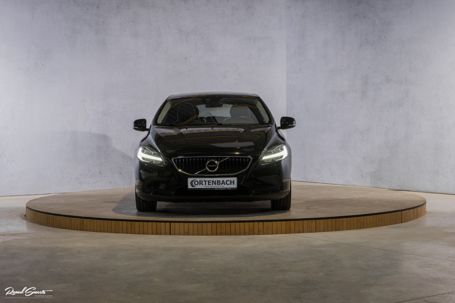 Volvo V40 2.0 T3 Dynamic Edition | Panorama | Cruise control | Harman Kardon | DAB radio | Stoelverwarming | Afn.trekhaak |