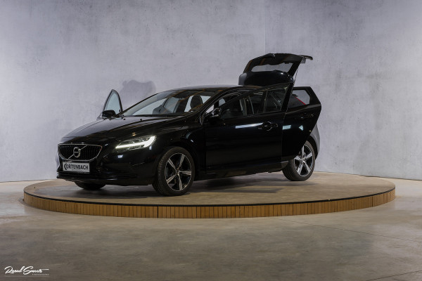 Volvo V40 2.0 T3 Dynamic Edition | Panorama | Cruise control | Harman Kardon | DAB radio | Stoelverwarming | Afn.trekhaak |