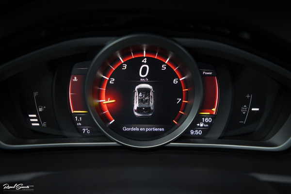 Volvo V40 2.0 T3 Dynamic Edition | Panorama | Cruise control | Harman Kardon | DAB radio | Stoelverwarming | Afn.trekhaak |