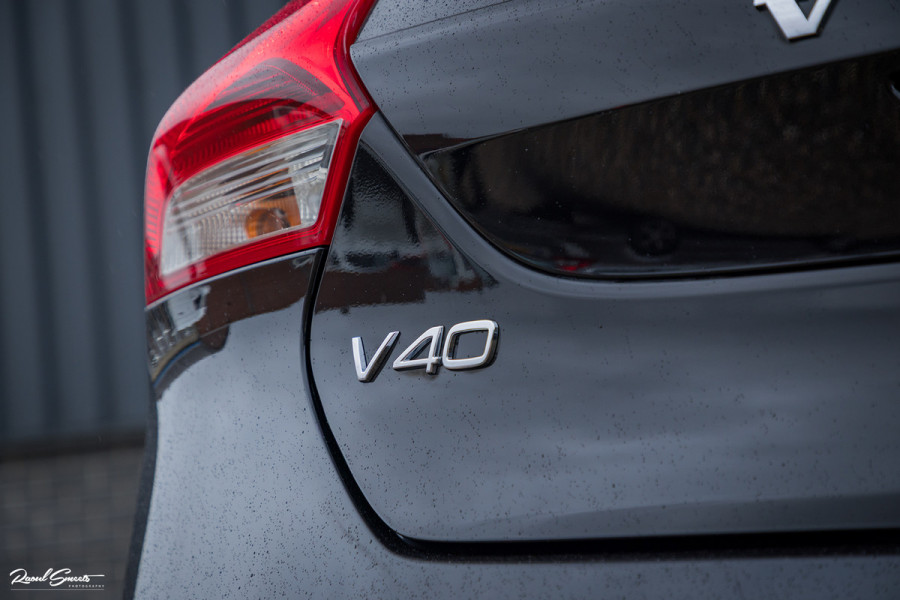 Volvo V40 2.0 T3 Dynamic Edition | Panorama | Cruise control | Harman Kardon | DAB radio | Stoelverwarming | Afn.trekhaak |