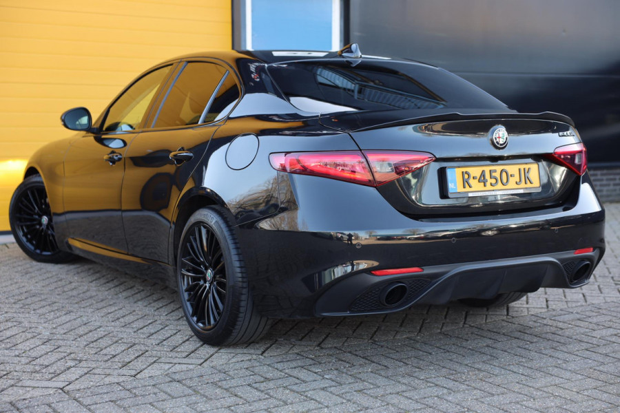 Alfa Romeo Giulia 2.0T Sport / AUT / Navi / Ecc / Elek Pakket / Acc / Dode Hoek / Lane Assist / Half Leder / 19 Inch