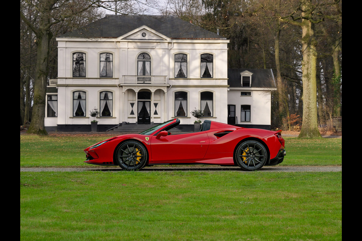 Ferrari F8 Spider 3.9 V8 HELE | Daytona Racing Seats | Veel carbon! | Lift | Camera | Alcantara int. | Pass. display