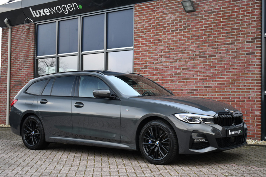 BMW 3 Serie Touring 330e xDrive M-Sport Pano HUD El-zetels Adp-demping Camera