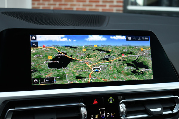 BMW 3 Serie Touring 330e xDrive M-Sport Pano HUD El-zetels Adp-demping Camera