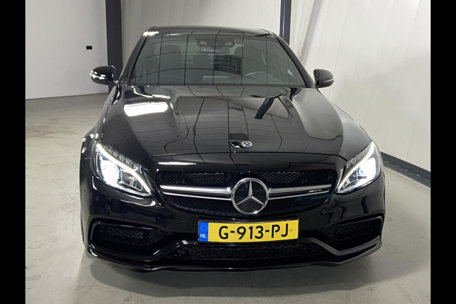 Mercedes-Benz C-Klasse 63 AMG *ACTIVE CRUISE*CAMERA*NAVI*LED*DODEHOEK* Mercedes-Benz C-klasse 63 AMG *DISTR+*CAMERA*476PK*NAVI*