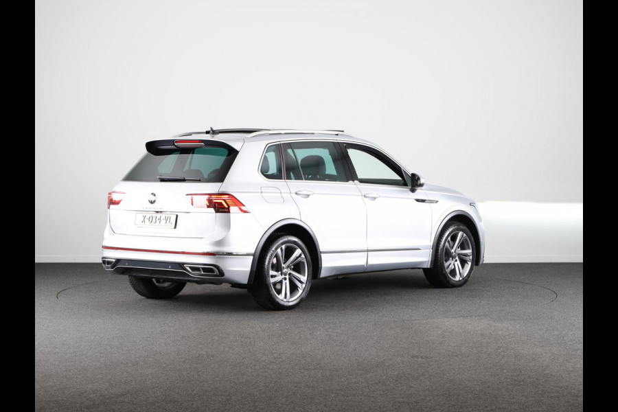 Volkswagen Tiguan 1.5 TSI R-Line Business 150 pk Automaat (DSG) | Verlengde garantie | Navigatie | Panoramadak | Elektr. trekhaak | Parkeersensoren (Park assist) | Achteruitrijcamera | Stoelverwarming | R-Line |