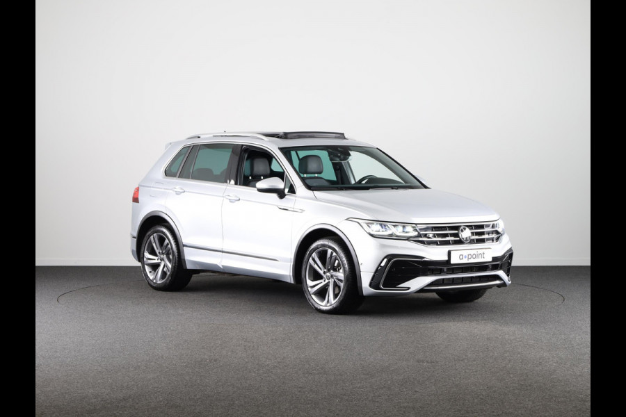 Volkswagen Tiguan 1.5 TSI R-Line Business 150 pk Automaat (DSG) | Verlengde garantie | Navigatie | Panoramadak | Elektr. trekhaak | Parkeersensoren (Park assist) | Achteruitrijcamera | Stoelverwarming | R-Line |