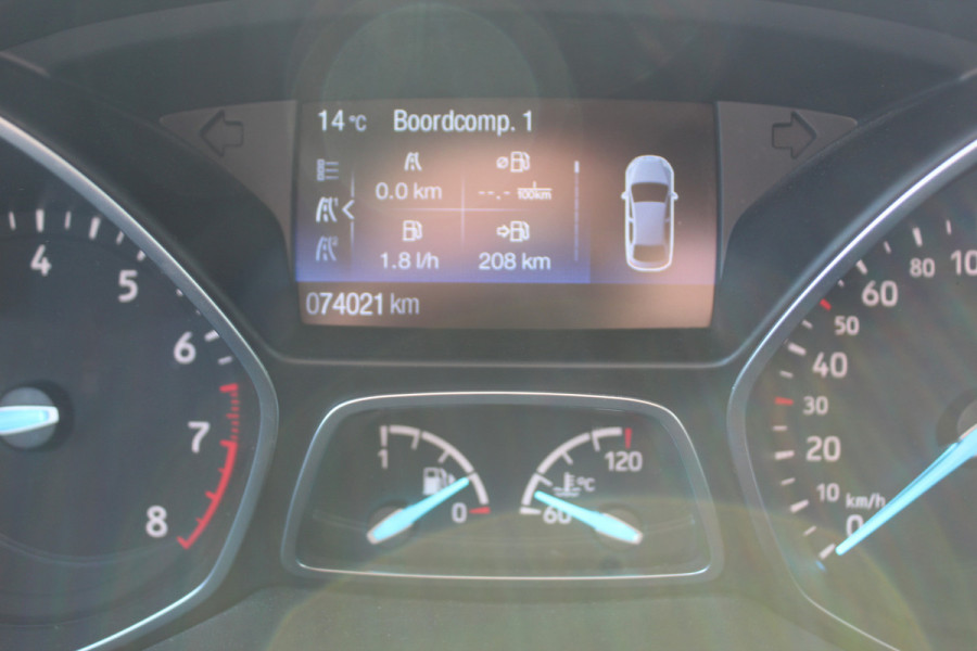 Ford Kuga 1.5 EcoBoost Trend Ultimate , 1800kg Trekgewicht , Hoge zit Climate control , Navigtie , Trekhaak , Cruise control Parkeersensoren achter , LED dagrijverlichting