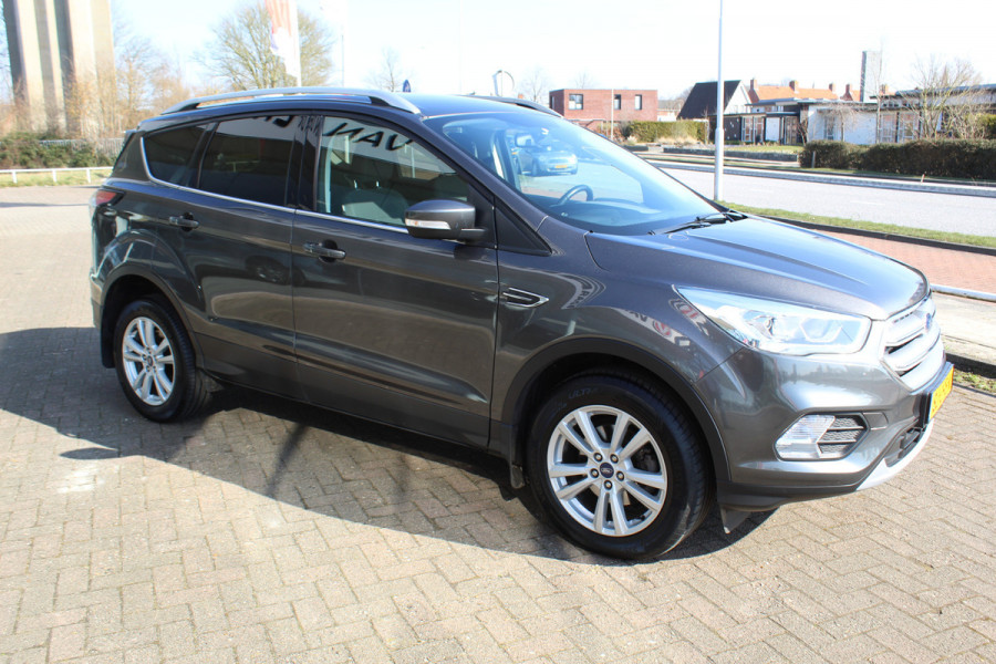 Ford Kuga 1.5 EcoBoost Trend Ultimate , 1800kg Trekgewicht , Hoge zit Climate control , Navigtie , Trekhaak , Cruise control Parkeersensoren achter , LED dagrijverlichting