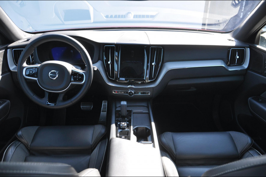 Volvo XC60 T6 350PK Long Range Recharge AWD Plus Dark / Long range/ Google infotaiment/ Luchtvering/ Head up display/ Trekhaak/ Adaptieve cruise control/ Elektrische stoelen/ Stoel en stuurwielverwarming