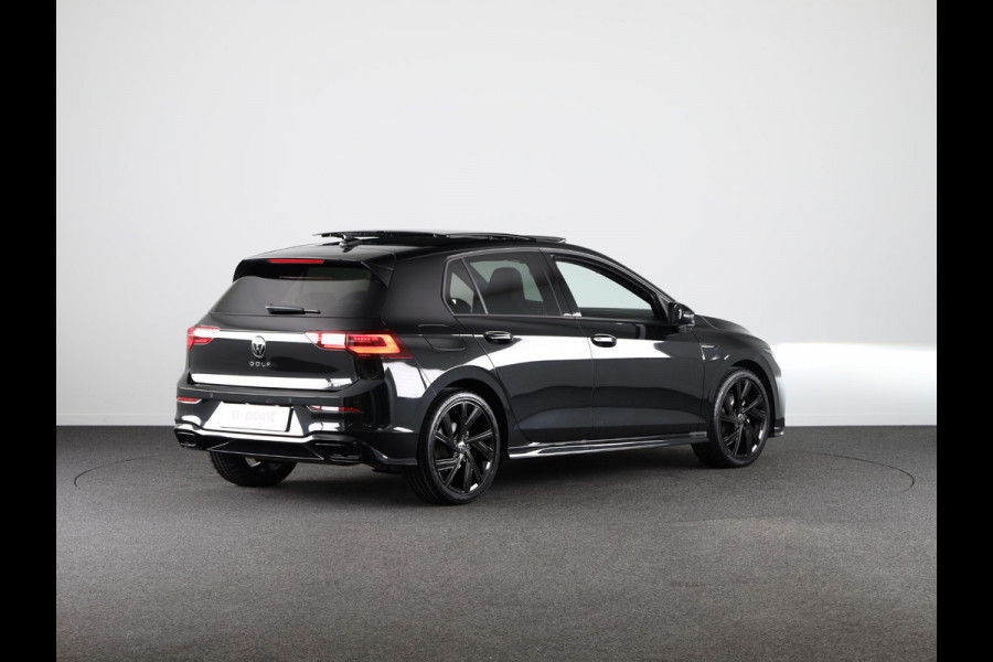 Volkswagen Golf 1.5 eTSI R-Line 150PK Automaat (DSG) | Panorama dak | Black Style | IQ Matrix koplampen | Comfort pakket |