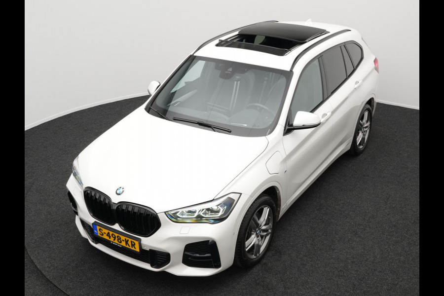 BMW X1 xDrive25e M-Sport Plug in Hybrid PHEV | Trekhaak Afneembaar | Panodak | Adaptive Cruise | Harman/Kardon | Head-up Display | Sportstoelen Memory | Camera |