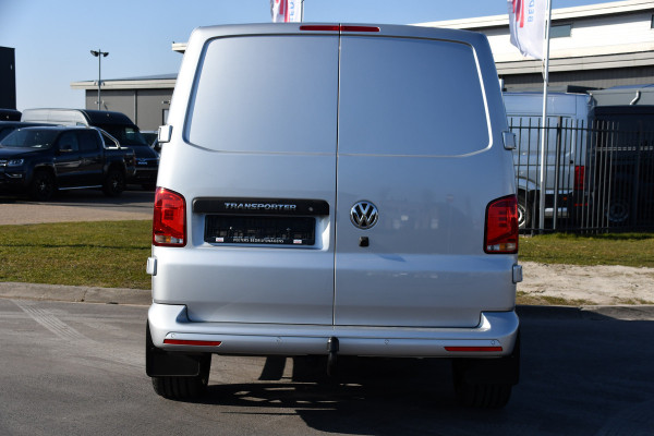 Volkswagen Transporter 2.0 TDI L2H1 30 DC Bulli Virtual, Adaptieve Cruise, Camera, Carplay, Automaat, Multimedia, 150PK, Trekhaak, Uniek!