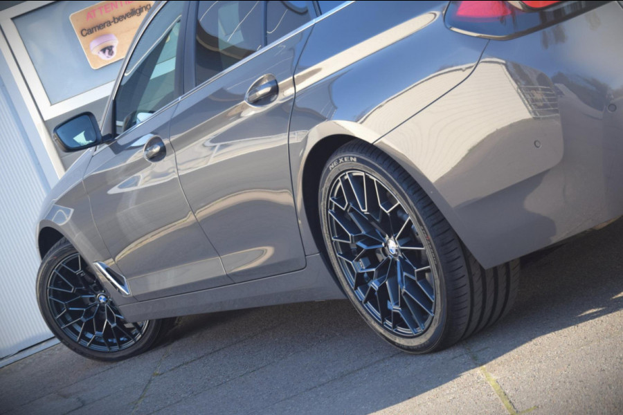 BMW 5 Serie Touring 520i Business Edition Plus MEERPRIJS 19” BREEDSET 1.750 EURO