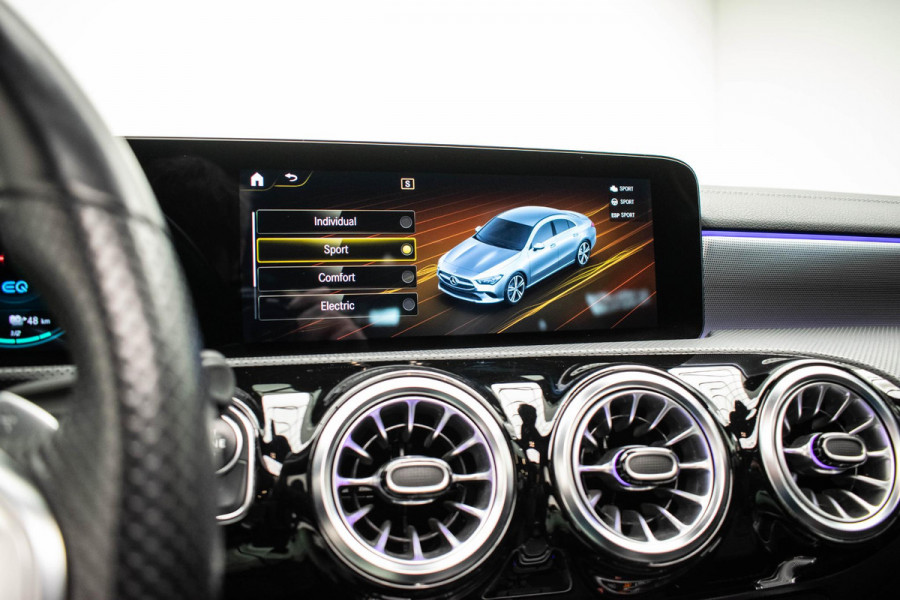 Mercedes-Benz CLA-Klasse 250 e AMG PANO|Dealer Onderhouden|12 Maanden Garantie|