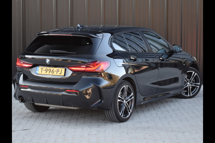 BMW 1-serie 118i | M-SPORT | CAMERA | LED | SPORTSTOEL |