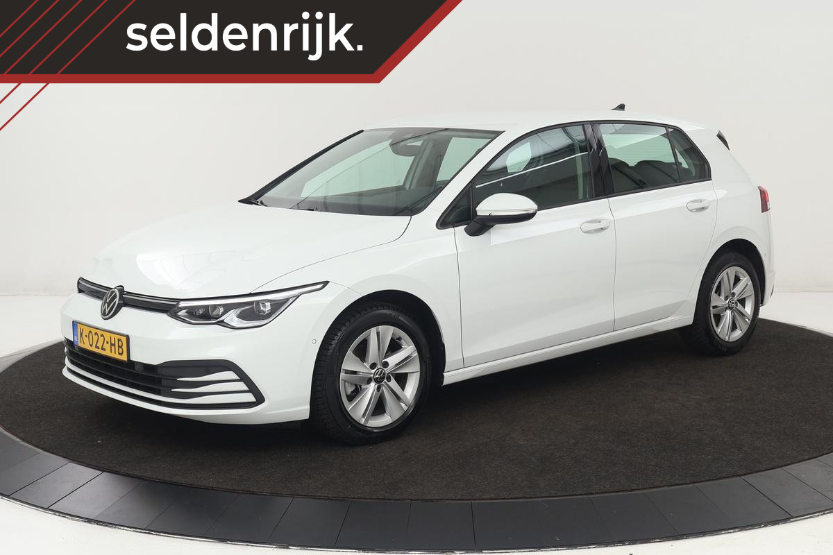 Volkswagen Golf 1.0 eTSI Life | Camera | Adaptive cruise | Memory | Full LED | Carplay | Side Assist | Park Assist | Sfeerverlichting | DAB