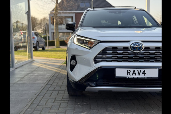 Toyota RAV4 2.5 Hybrid AWD Bi-Tone Plus | Panoramadak, JBL, Dodehoekherkenning, 360 camera, Stoel + Stuurverwarming, 4X4, 1.650KG Trekgewich