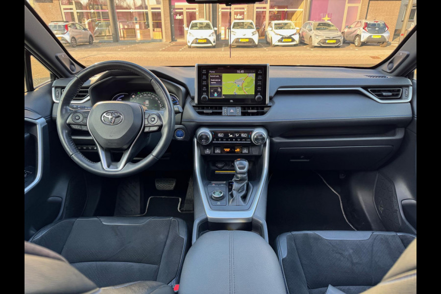 Toyota RAV4 2.5 Hybrid AWD Bi-Tone Plus | Panoramadak, JBL, Dodehoekherkenning, 360 camera, Stoel + Stuurverwarming, 4X4, 1.650KG Trekgewich