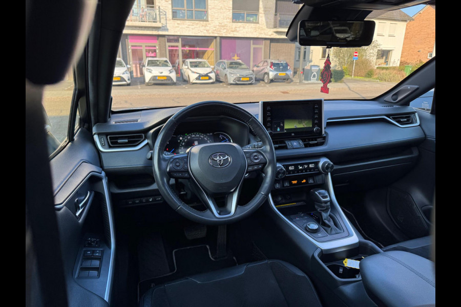 Toyota RAV4 2.5 Hybrid AWD Bi-Tone Plus | Panoramadak, JBL, Dodehoekherkenning, 360 camera, Stoel + Stuurverwarming, 4X4, 1.650KG Trekgewich