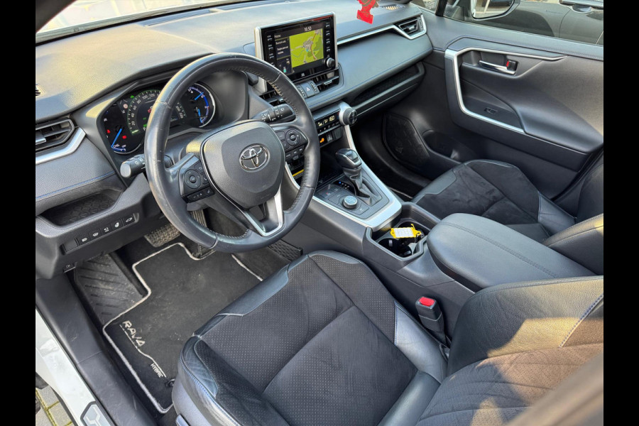 Toyota RAV4 2.5 Hybrid AWD Bi-Tone Plus | Panoramadak, JBL, Dodehoekherkenning, 360 camera, Stoel + Stuurverwarming, 4X4, 1.650KG Trekgewich