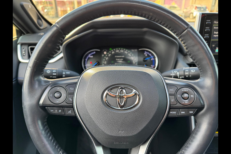 Toyota RAV4 2.5 Hybrid AWD Bi-Tone Plus | Panoramadak, JBL, Dodehoekherkenning, 360 camera, Stoel + Stuurverwarming, 4X4, 1.650KG Trekgewich