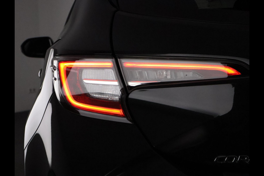 Toyota Corolla 1.8 Hybrid Black Edition | Apple Carplay & AndroidAUTO | Stoelverwarming | Privacy Glass |