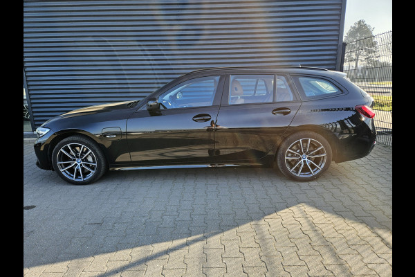 BMW 3 Serie Touring 330e Sportline Plug In Hybrid Dealer O.H PHEV | Head Up |  Lederen Sportstoelen Verwarmd | Apple Carplay | Keyless | Virtual | BLIS | Navi Full Map |