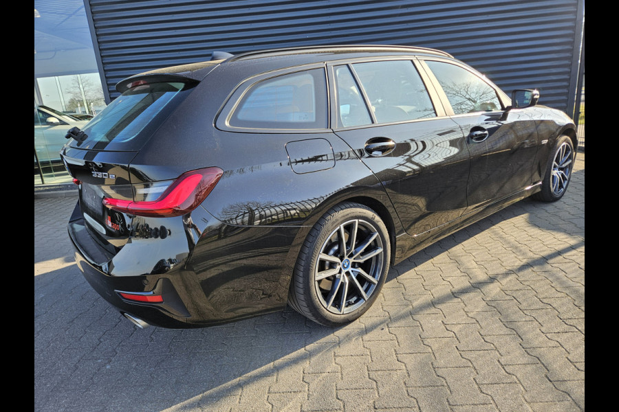 BMW 3 Serie Touring 330e Sportline Plug In Hybrid Dealer O.H PHEV | Head Up |  Lederen Sportstoelen Verwarmd | Apple Carplay | Keyless | Virtual | BLIS | Navi Full Map |