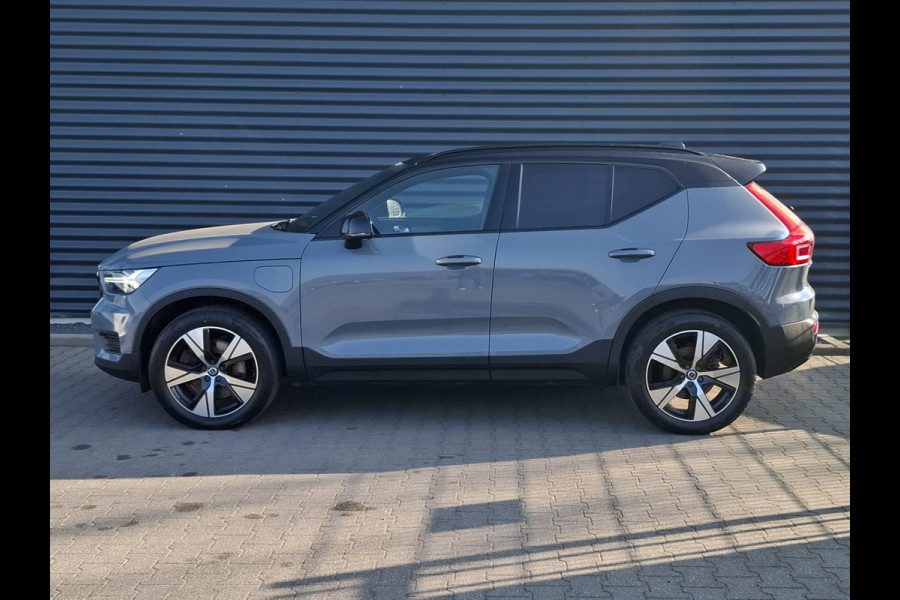 Volvo XC40 T5 Recharge R-Design Thundergrey Plug in Hybrid 261pk PHEV | Alcantara Sportstoelen Memory | Pilot Assist | Harman Kardon | Adaptive Cruise | Apple Carplay | DAB | Camera | L.M. 19" |