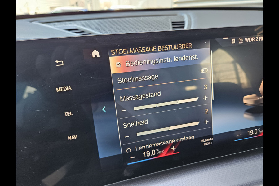 BMW X1 xDrive25e M Sport Plug In Hybrid 245 pk Nieuw Model PHEV | Adaptive Cruise | Alcantara Sportstoelen Massage & Memory | Harman Kardon | Curved Widescreen Navi | Apple Carplay | Parkassist | Sfeerverlichting | Camera |