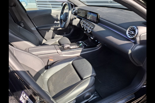 Mercedes-Benz A-Klasse 250 e Plug in Hybrid PHEV | Widescreen Navi | Sfeerverlichting | Apple Carplay | Sportstoelen Verwarmd | Navigatie | DAB | Cruise Control |