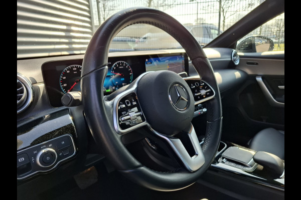 Mercedes-Benz A-Klasse 250 e Plug in Hybrid PHEV | Widescreen Navi | Sfeerverlichting | Apple Carplay | Sportstoelen Verwarmd | Navigatie | DAB | Cruise Control |