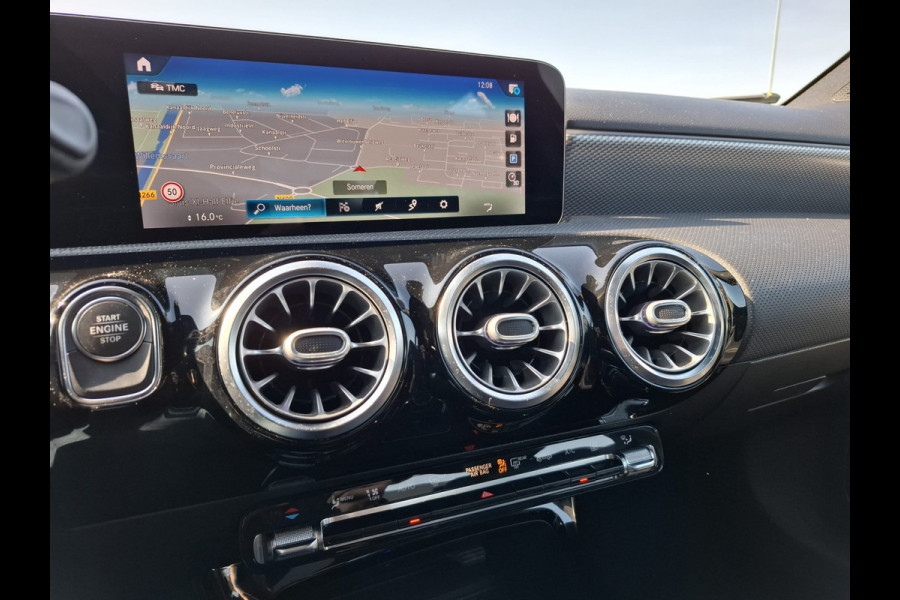 Mercedes-Benz A-Klasse 250 e Plug in Hybrid PHEV | Widescreen Navi | Sfeerverlichting | Apple Carplay | Sportstoelen Verwarmd | Navigatie | DAB | Cruise Control |