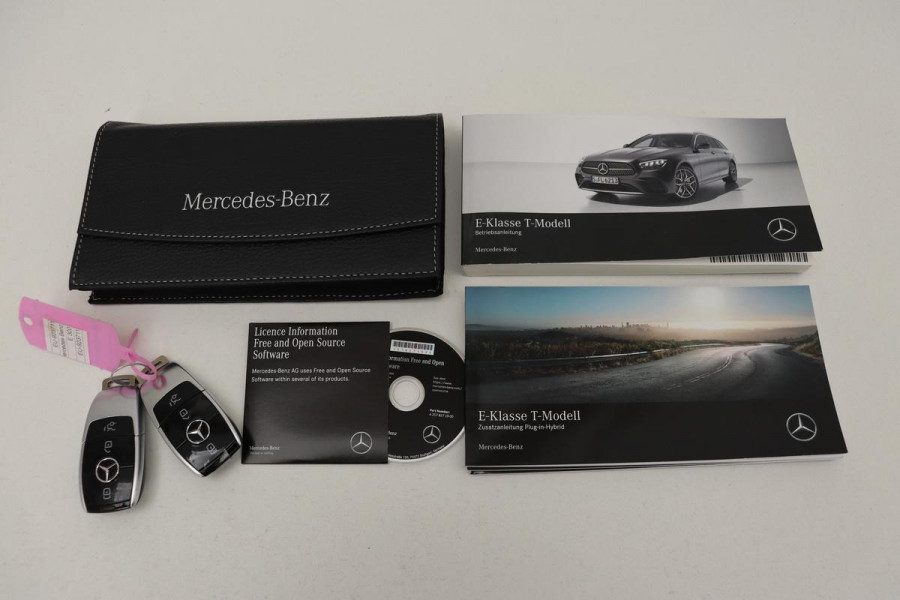 Mercedes-Benz E-Klasse 300e Avantgarde | Stoelverwarming | Carplay | Sfeerverlichting | Camera | Night Pack | Full LED | Half leder | Widescreen | Park Assist