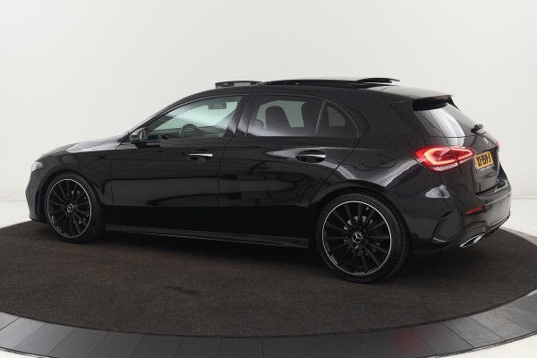 Mercedes-Benz A-Klasse 200 AMG | Panoramadak | Carplay | Stoelverwarming | Keyless | Leder/Alcantara | Camera | Sfeerverlichting | Widescreen | Full LED