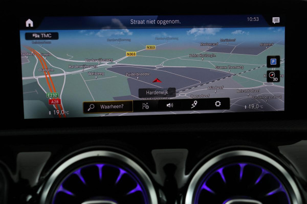 Mercedes-Benz A-Klasse 200 AMG | Panoramadak | Carplay | Stoelverwarming | Keyless | Leder/Alcantara | Camera | Sfeerverlichting | Widescreen | Full LED