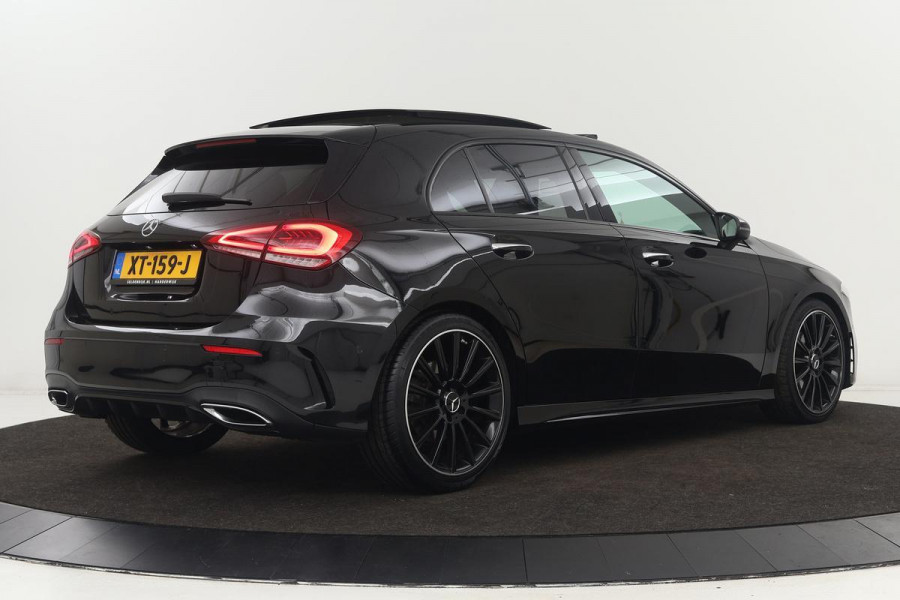 Mercedes-Benz A-Klasse 200 AMG | Panoramadak | Carplay | Stoelverwarming | Keyless | Leder/Alcantara | Camera | Sfeerverlichting | Widescreen | Full LED