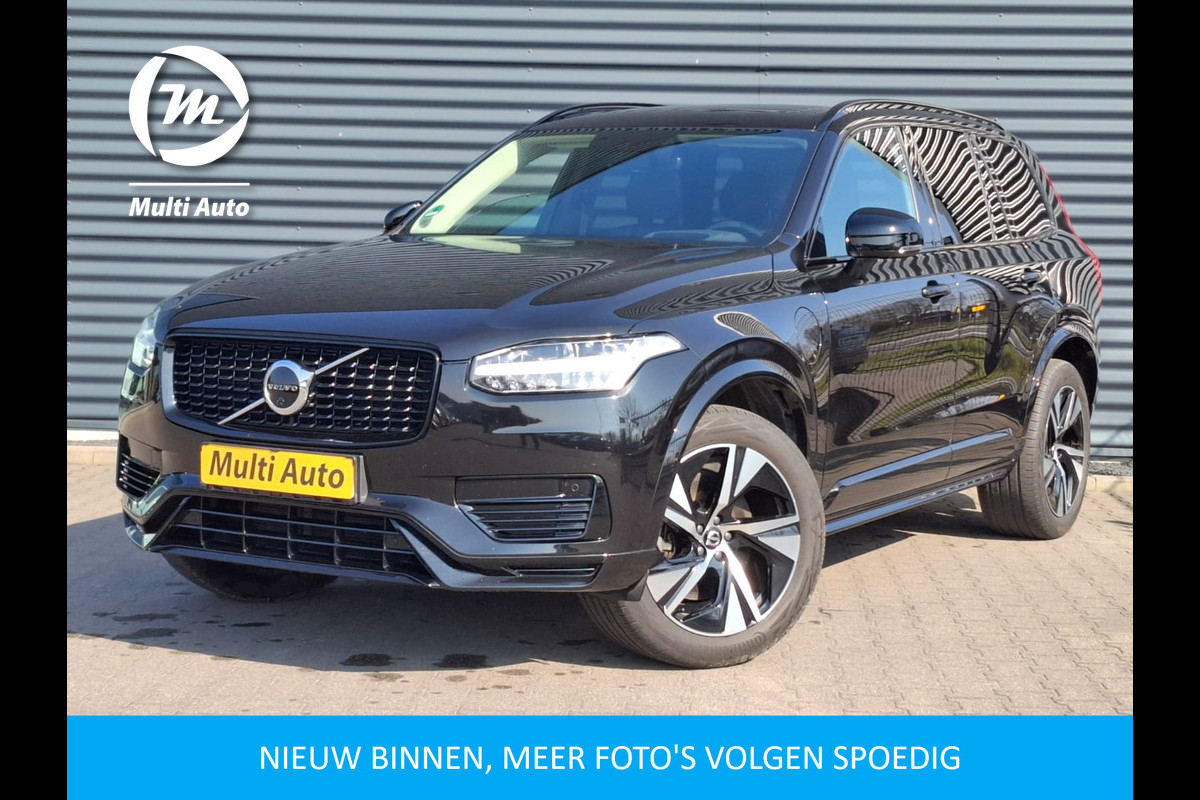 Volvo XC90 T8 Recharge AWD R-Design Plug in Hybrid 7 Persoons PHEV | Panodak | Trekhaak af Fabriek | Pilot Assist | Lederen Sportstoelen Memory | Head Up | Harman Kardon | Adaptive Cruise | Apple Carplay | Navigatie | 360 Camera |