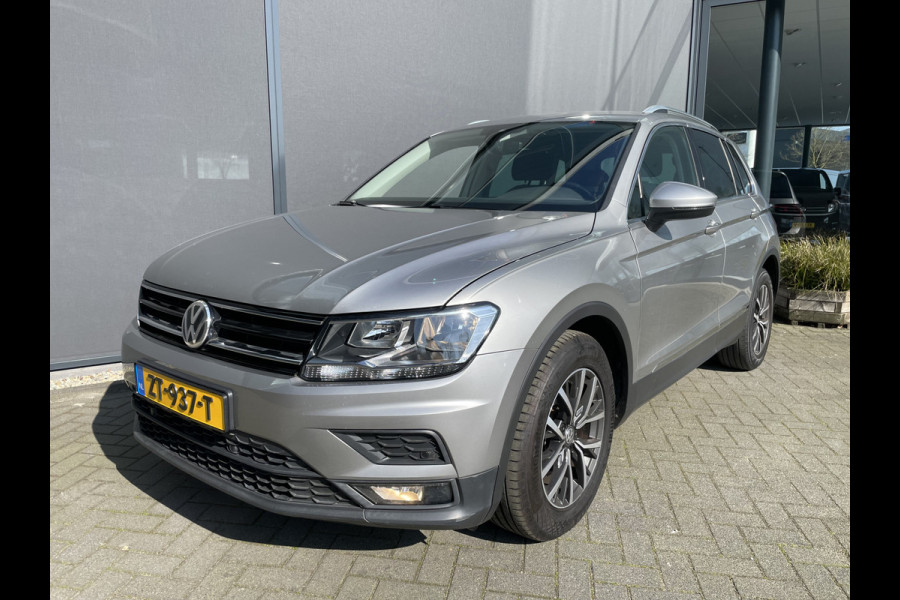 Volkswagen Tiguan 1.4 TSI ACT Comfortline Business Full options met o.a Navigatiepakket - Climate control - Cruise control - Park sensoren V+A - Navi full map - Trekhaak Auto - V-stoelen VW