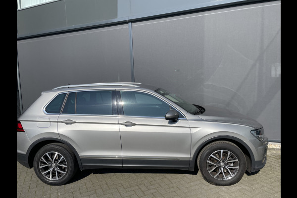 Volkswagen Tiguan 1.4 TSI ACT Comfortline Business Full options met o.a Navigatiepakket - Climate control - Cruise control - Park sensoren V+A - Navi full map - Trekhaak Auto - V-stoelen VW