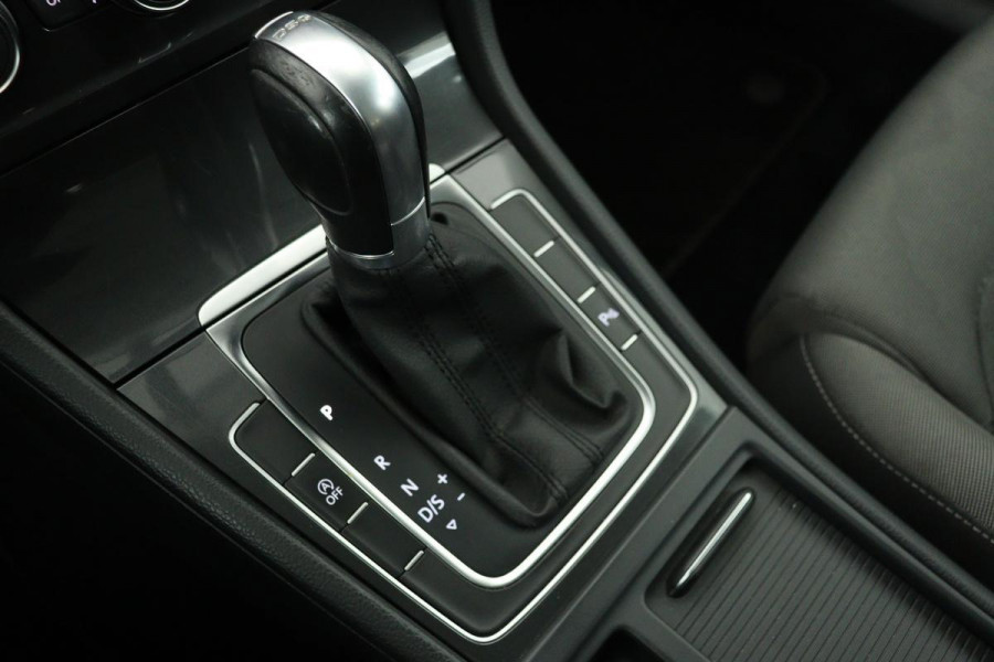 Volkswagen Golf 1.0 TSI Comfortline | Trekhaak | Stoelverwarming | Massage | Climate control | PDC | Cruise control