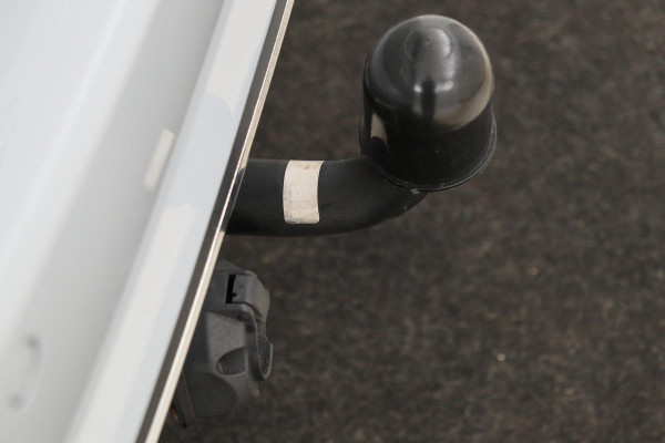 Volkswagen Golf 1.0 TSI Comfortline | Trekhaak | Stoelverwarming | Massage | Climate control | PDC | Cruise control
