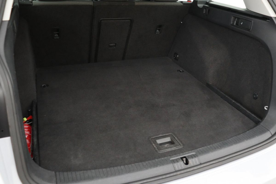 Volkswagen Golf 1.0 TSI Comfortline | Trekhaak | Stoelverwarming | Massage | Climate control | PDC | Cruise control