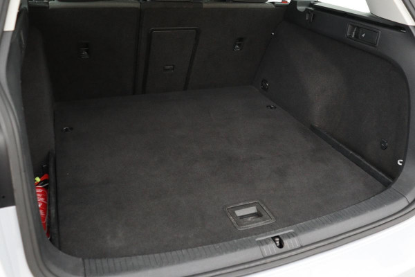 Volkswagen Golf 1.0 TSI Comfortline | Trekhaak | Stoelverwarming | Massage | Climate control | PDC | Cruise control