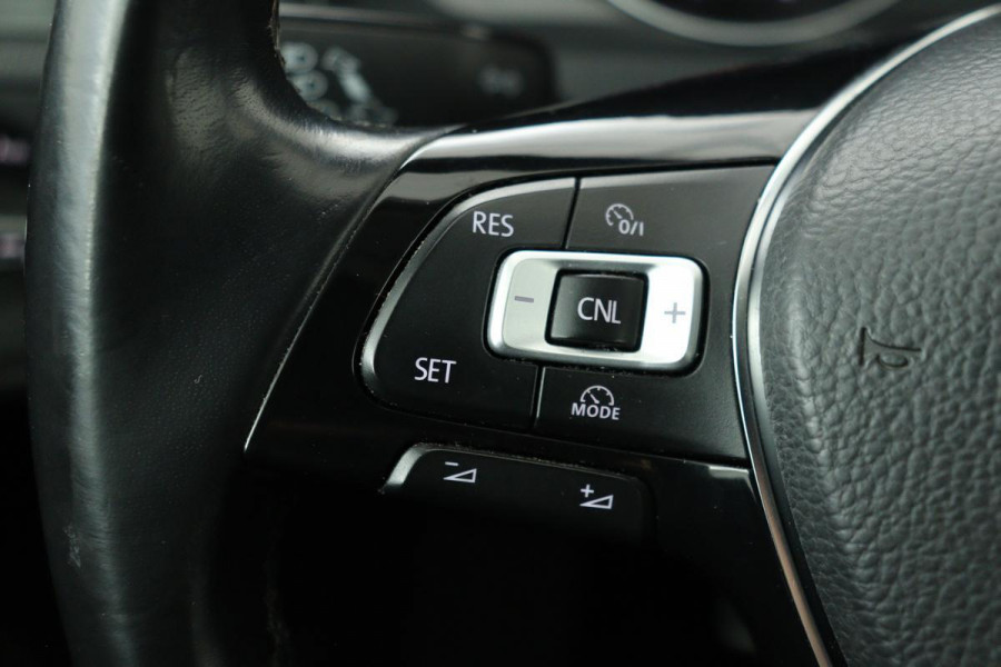 Volkswagen Golf 1.0 TSI Comfortline | Trekhaak | Stoelverwarming | Massage | Climate control | PDC | Cruise control